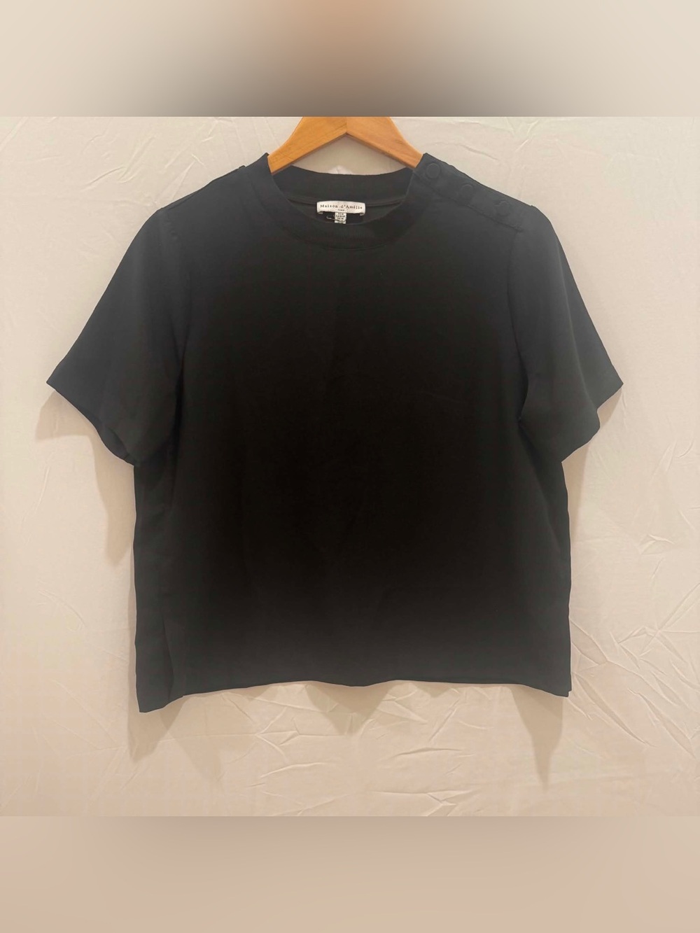 Maison de Amelie Paris Women's Black Short-Sleeve Crewneck Shirt M